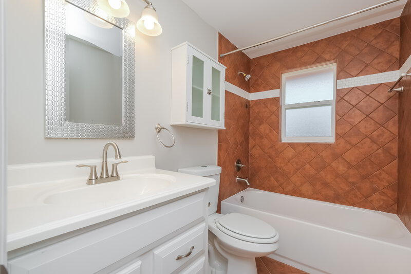 2,335/Mo, 4107 Canoga Park Dr Brandon, FL 33511 Main Bathroom View