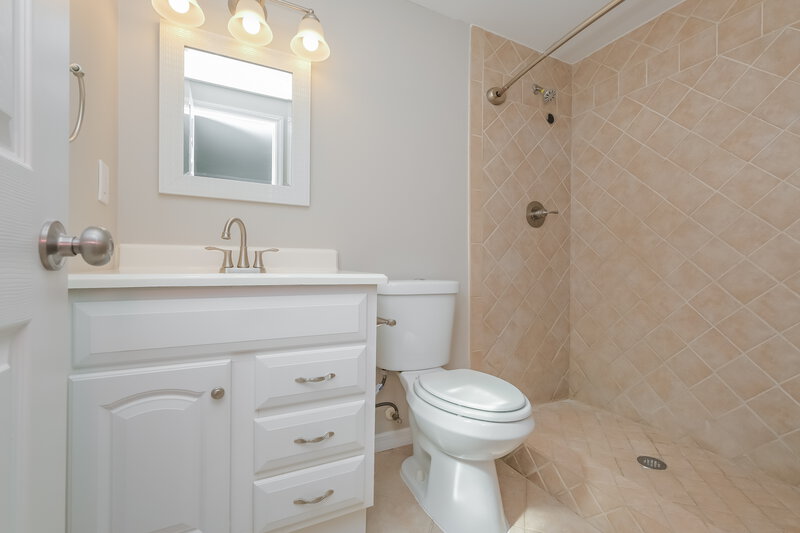2,335/Mo, 4107 Canoga Park Dr Brandon, FL 33511 Bathroom View