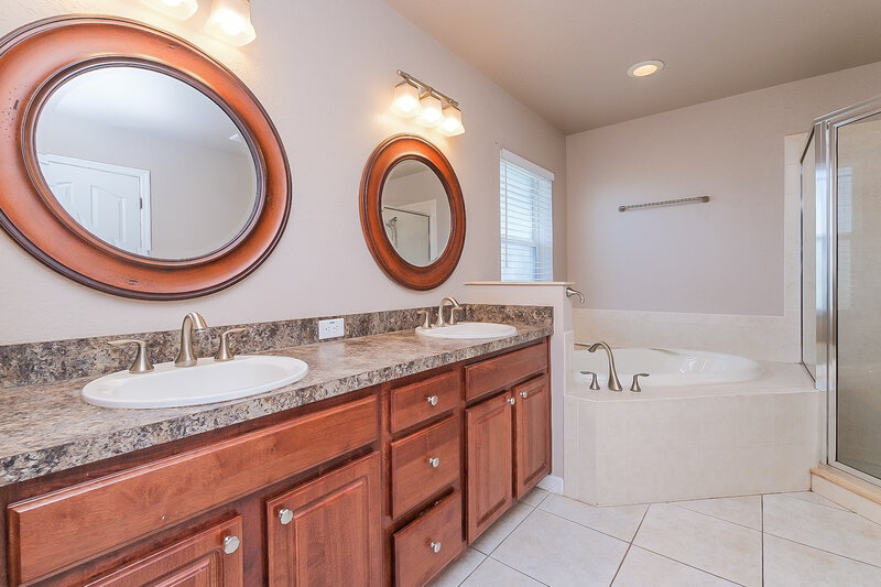 2,460/Mo, 1020 Godfrey Ave Spring Hill, FL 34609 Main Bathroom View