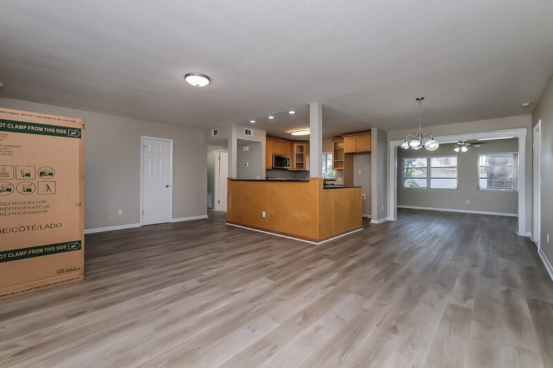 2,465/Mo, 339 Regina Dr S Largo, FL 33770 Living Room View 2