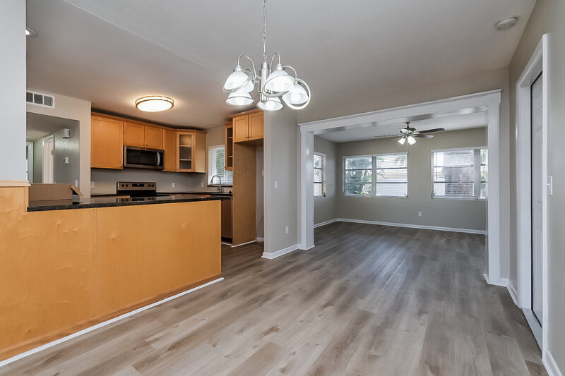 2,465/Mo, 339 Regina Dr S Largo, FL 33770 Dining Room View