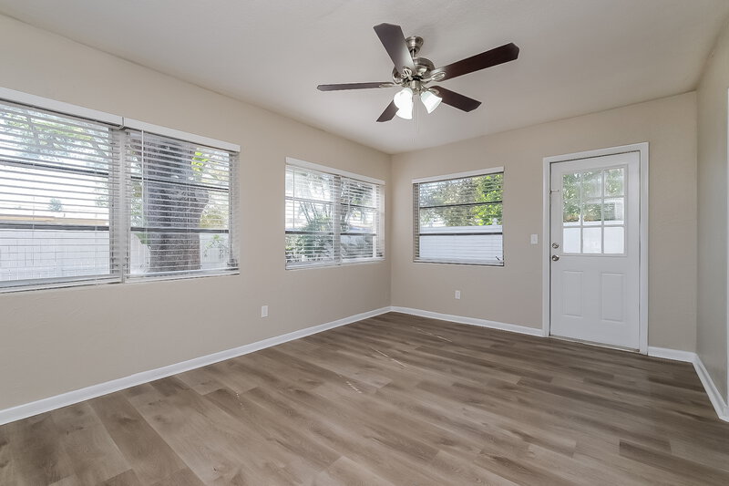 2,465/Mo, 339 Regina Dr S Largo, FL 33770 Family Room View
