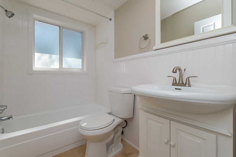 2,465/Mo, 339 Regina Dr S Largo, FL 33770 Bathroom View