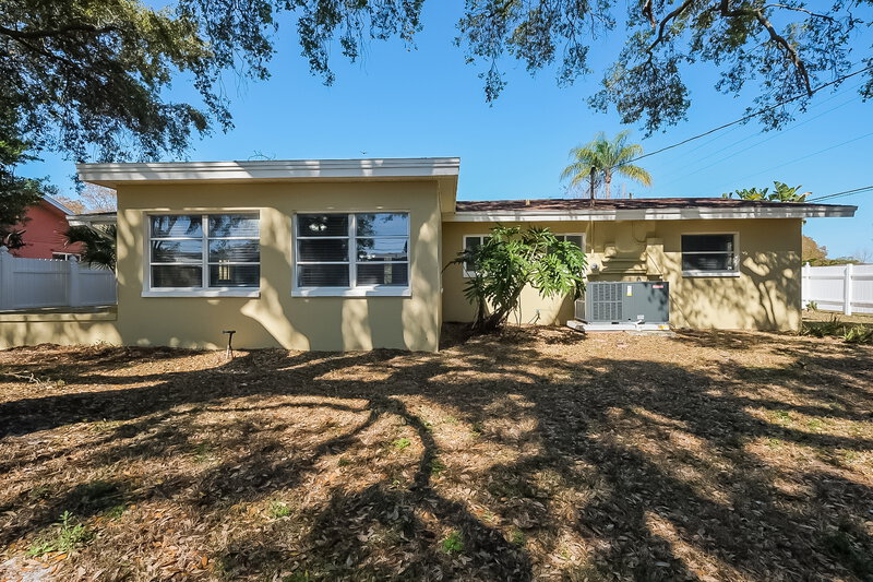 2,465/Mo, 339 Regina Dr S Largo, FL 33770 Rear View