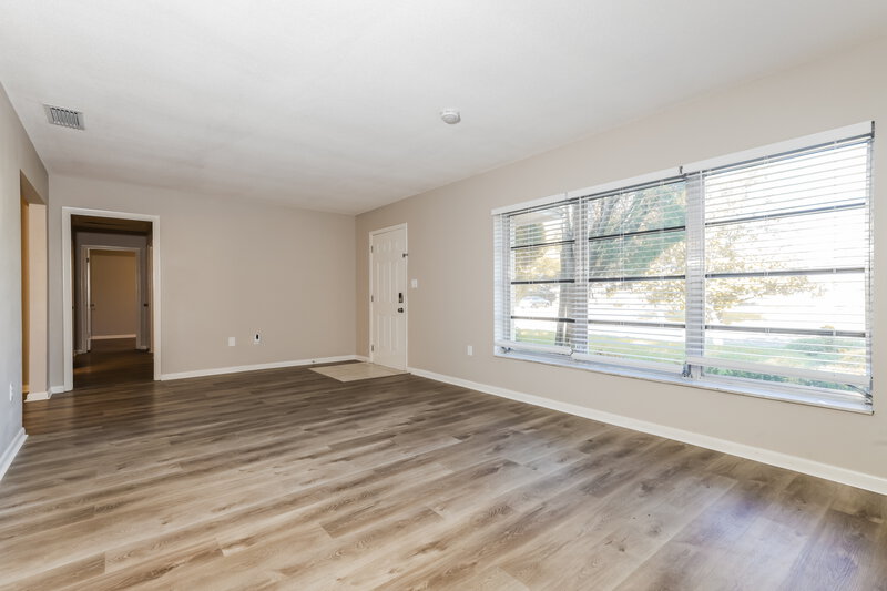 2,420/Mo, 1212 Hunt Ave Lakeland, FL 33801 Living Room View