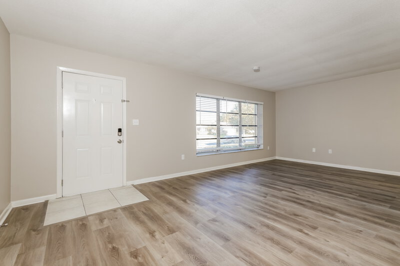 2,420/Mo, 1212 Hunt Ave Lakeland, FL 33801 Living Room View 3