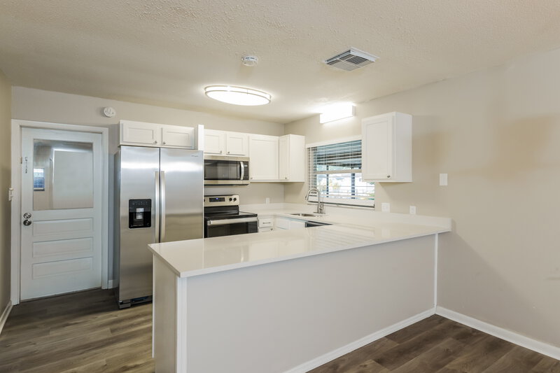 2,420/Mo, 1212 Hunt Ave Lakeland, FL 33801 Kitchen View