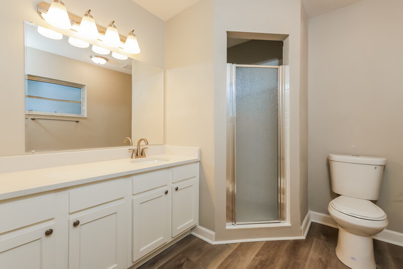 2,420/Mo, 1212 Hunt Ave Lakeland, FL 33801 Main Bathroom View