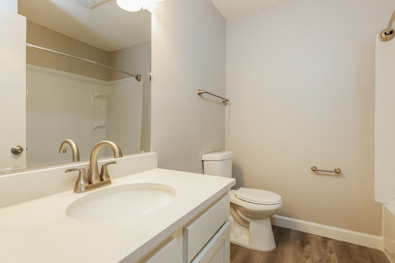 2,420/Mo, 1212 Hunt Ave Lakeland, FL 33801 Bathroom View