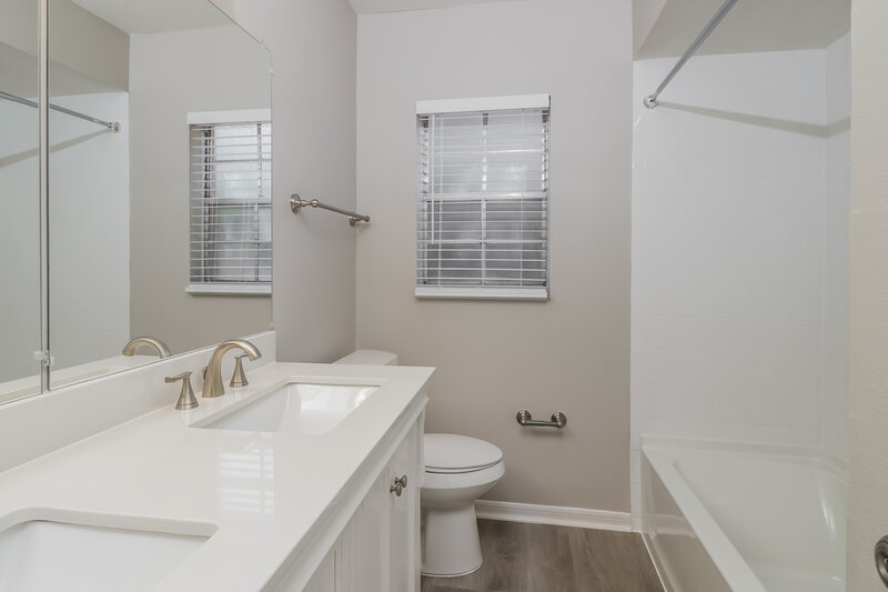 2,960/Mo, 528 Crestover Dr Temple Terrace, FL 33617 Main Bathroom View