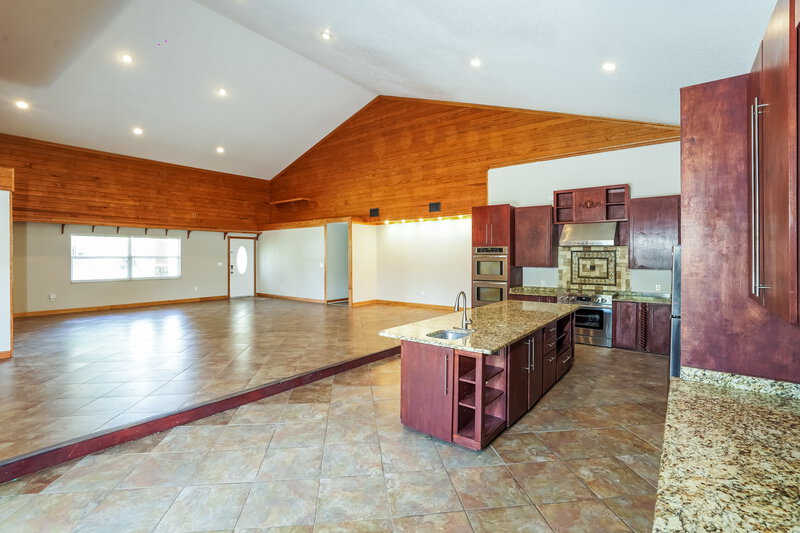 2,305/Mo, 1705 Athens Ct Lakeland, FL 33803 Kitchen View 3