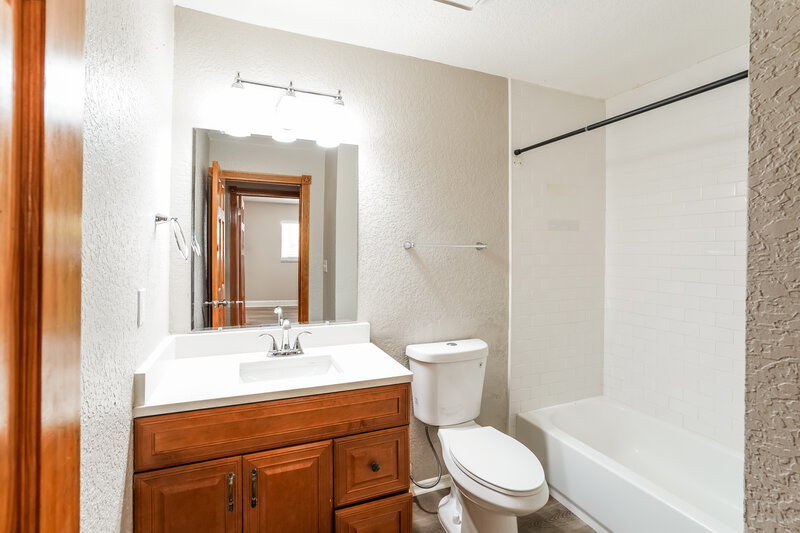 2,305/Mo, 1705 Athens Ct Lakeland, FL 33803 Bathroom View