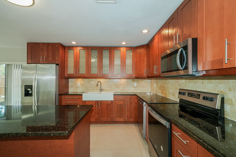 2,915/Mo, 6297 102nd Ter N Pinellas Park, FL 33782 Kitchen View