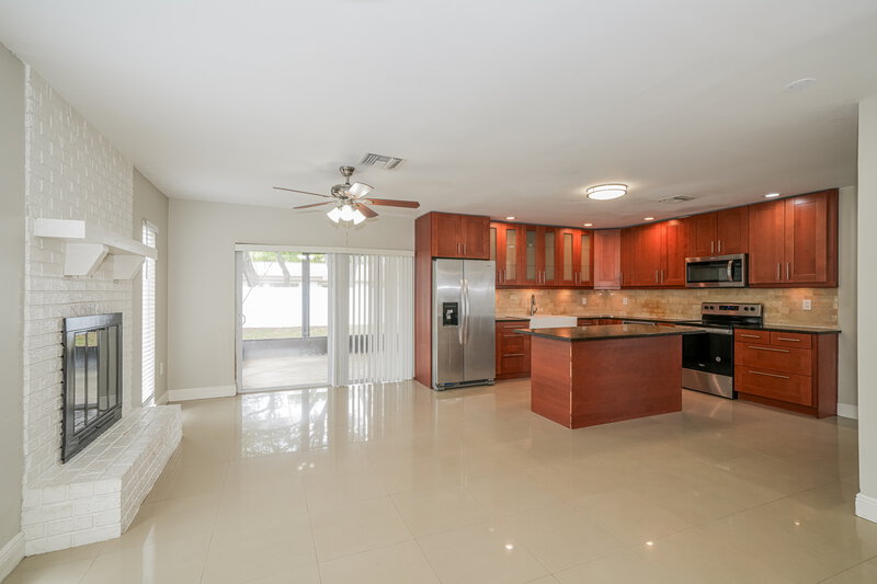 2,915/Mo, 6297 102nd Ter N Pinellas Park, FL 33782 Family Room View