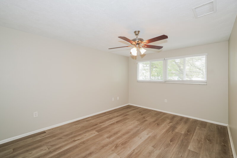 2,915/Mo, 6297 102nd Ter N Pinellas Park, FL 33782 Main Bedroom View