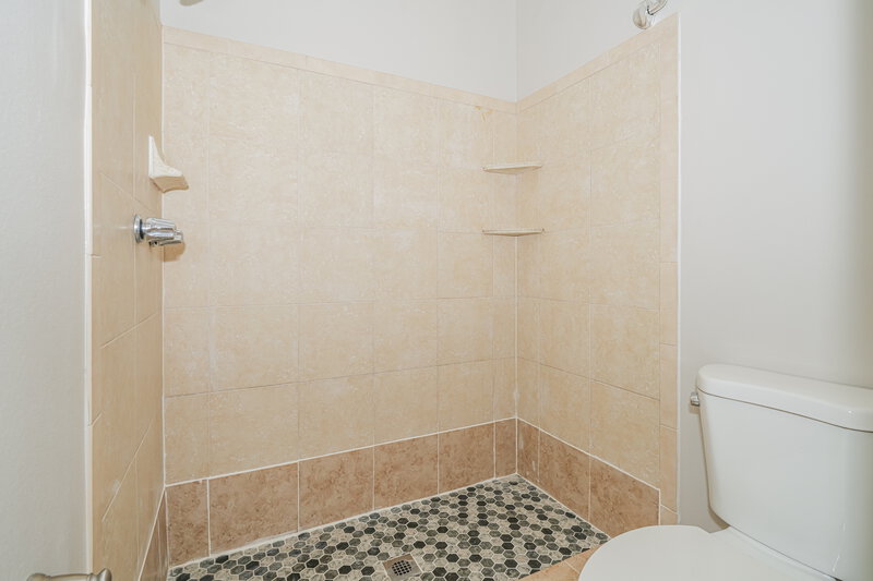 2,915/Mo, 6297 102nd Ter N Pinellas Park, FL 33782 Main Bathroom View