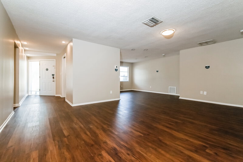 2,710/Mo, 712 Canterbury Rd Clearwater, FL 33764 Living Room View 2