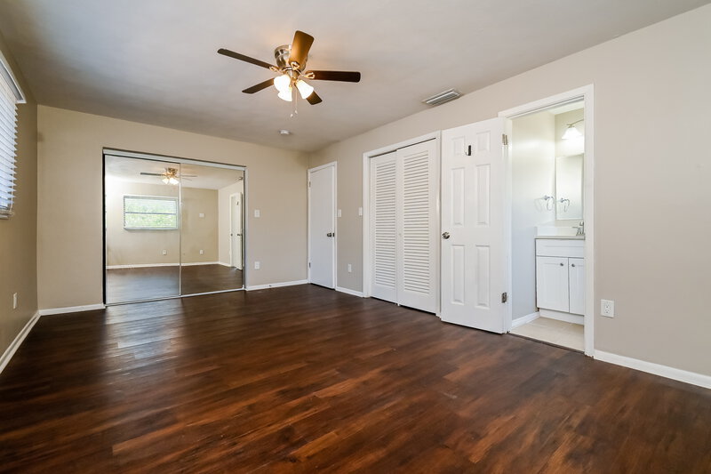 2,710/Mo, 712 Canterbury Rd Clearwater, FL 33764 Main Bedroom View