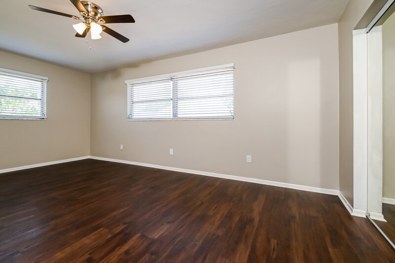 2,710/Mo, 712 Canterbury Rd Clearwater, FL 33764 Main Bedroom View 2