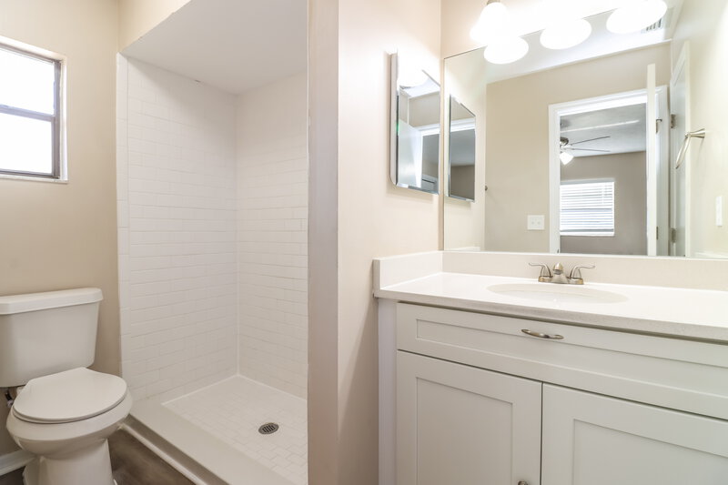 3,000/Mo, 6220 12th Ave New Port Richey, FL 34653 Main Bathroom View