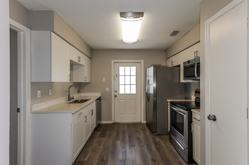 2,220/Mo, 8308 Hedgeway Pl Tampa, FL 33637 Kitchen View
