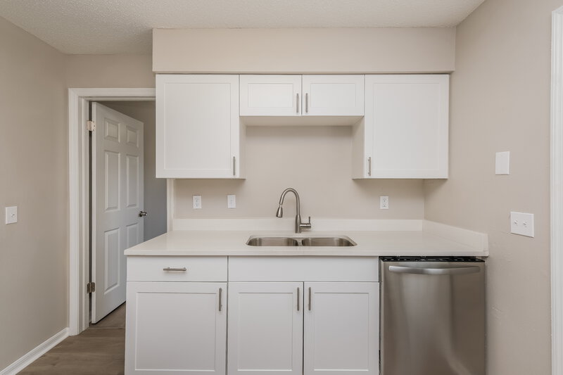 2,230/Mo, 8308 Hedgeway Pl Tampa, FL 33637 Kitchen View 3