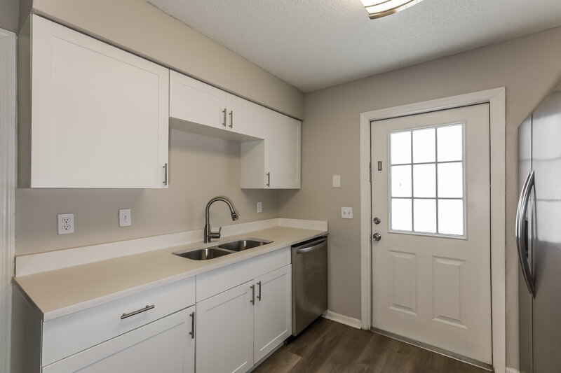 2,220/Mo, 8308 Hedgeway Pl Tampa, FL 33637 Kitchen View 2