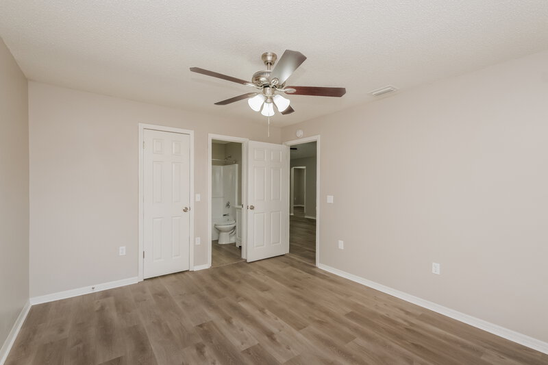 2,230/Mo, 8308 Hedgeway Pl Tampa, FL 33637 Main Bedroom View
