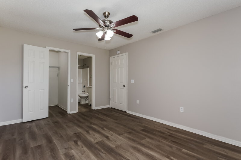 2,220/Mo, 8308 Hedgeway Pl Tampa, FL 33637 Main Bedroom View 2