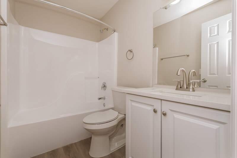 2,230/Mo, 8308 Hedgeway Pl Tampa, FL 33637 Main Bathroom View