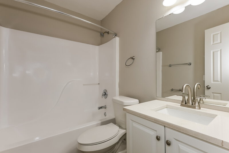 2,220/Mo, 8308 Hedgeway Pl Tampa, FL 33637 Main Bathroom View