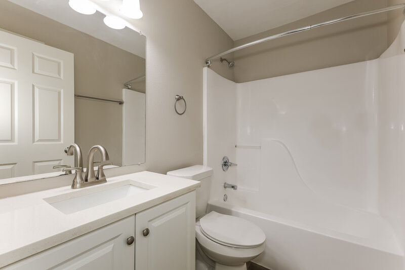 2,220/Mo, 8308 Hedgeway Pl Tampa, FL 33637 Bathroom View