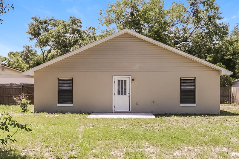 2,220/Mo, 8308 Hedgeway Pl Tampa, FL 33637 Rear View