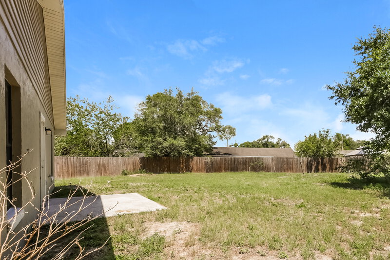 2,220/Mo, 8308 Hedgeway Pl Tampa, FL 33637 Backyard View