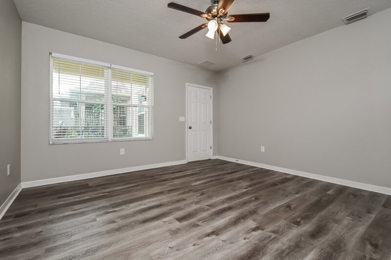 2,790/Mo, 16104 Palmettorun Cir Lithia, FL 33547 Living Room View 2