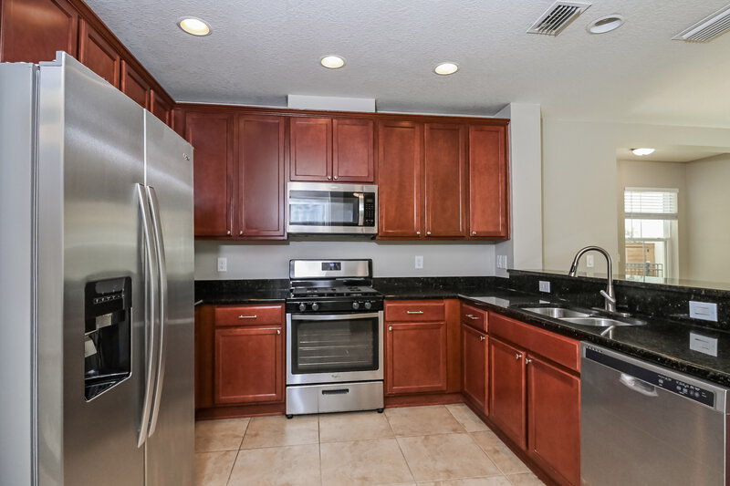 2,790/Mo, 16104 Palmettorun Cir Lithia, FL 33547 Kitchen View 2