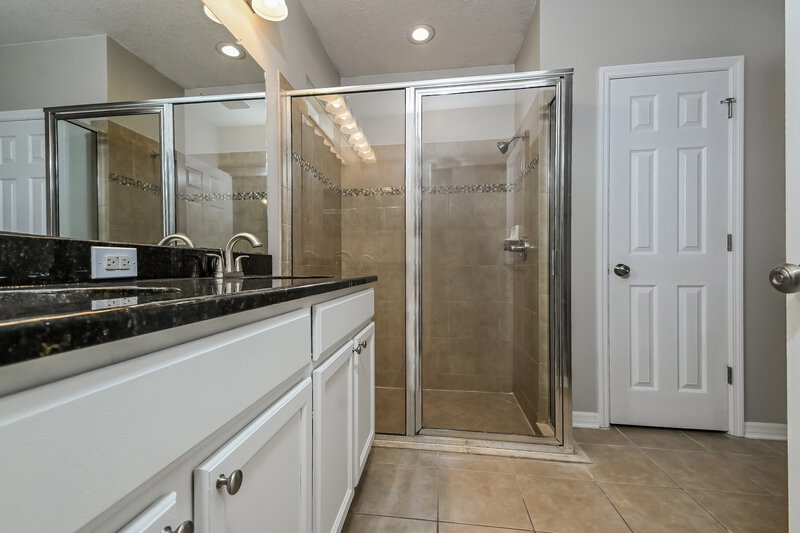 2,790/Mo, 16104 Palmettorun Cir Lithia, FL 33547 Main Bathroom View