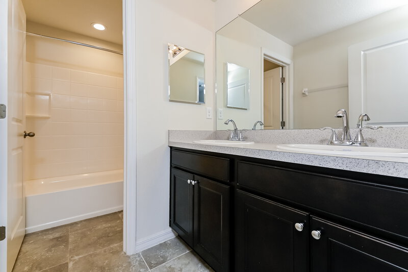 2,770/Mo, 5121 Jackel Chase Dr Wimauma, FL 33598 Bathroom View 2