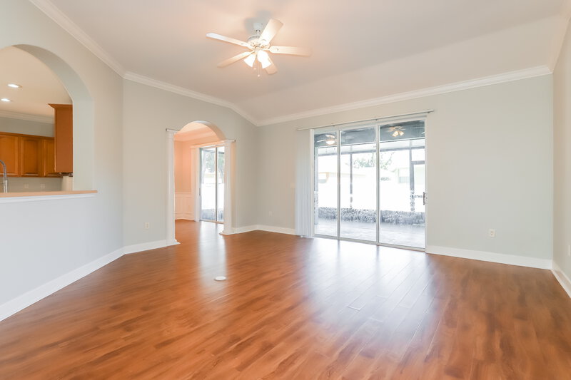 2,205/Mo, 5422 Oxford Manor Cir Lakeland, FL 33810 Living Room View