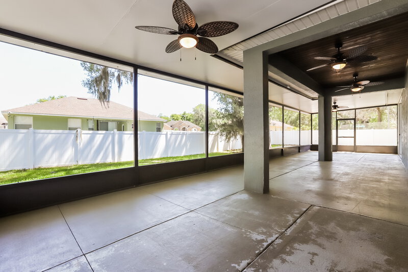 2,205/Mo, 5422 Oxford Manor Cir Lakeland, FL 33810 Sun Room View