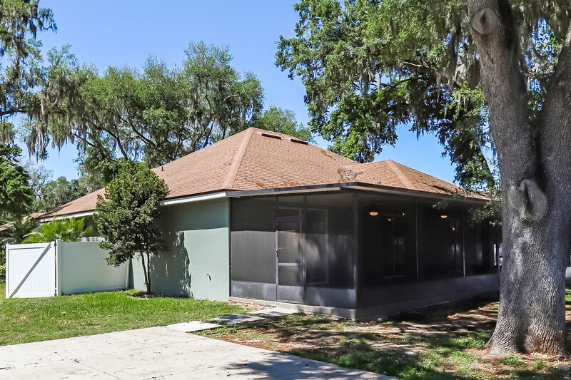 2,205/Mo, 5422 Oxford Manor Cir Lakeland, FL 33810 Rear View