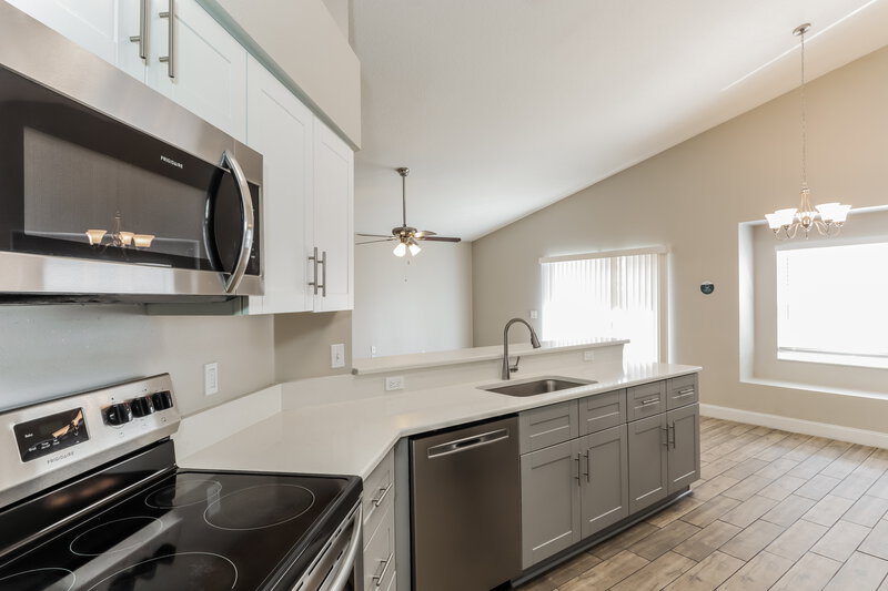 2,475/Mo, 22726 Sills Loop Land O Lakes, FL 34639 Kitchen View