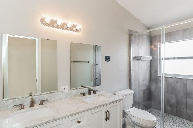 2,475/Mo, 22726 Sills Loop Land O Lakes, FL 34639 Main Bathroom View