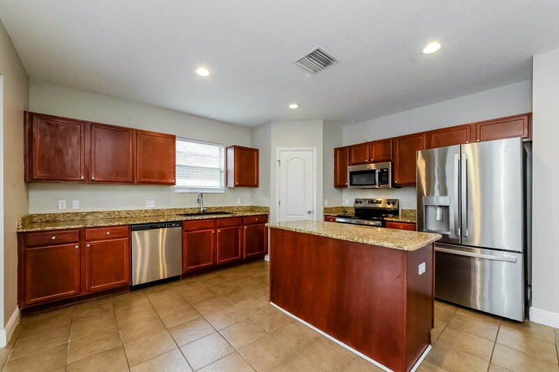 2,245/Mo, 12652 Evington Point Dr Riverview, FL 33579 Kitchen View 2