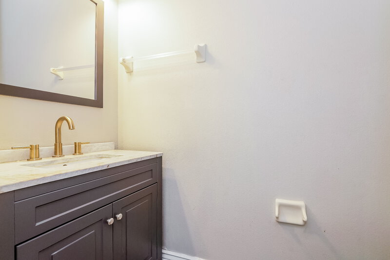 2,245/Mo, 12652 Evington Point Dr Riverview, FL 33579 Bathroom View