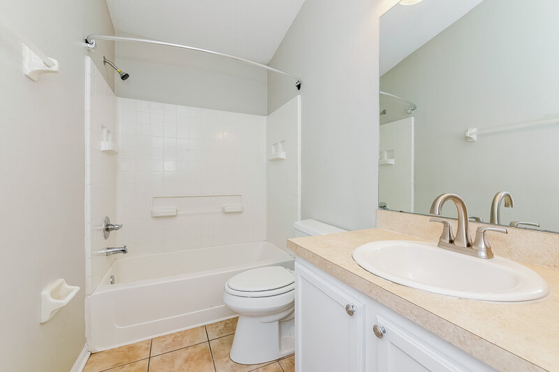 2,245/Mo, 12652 Evington Point Dr Riverview, FL 33579 Bathroom View 2