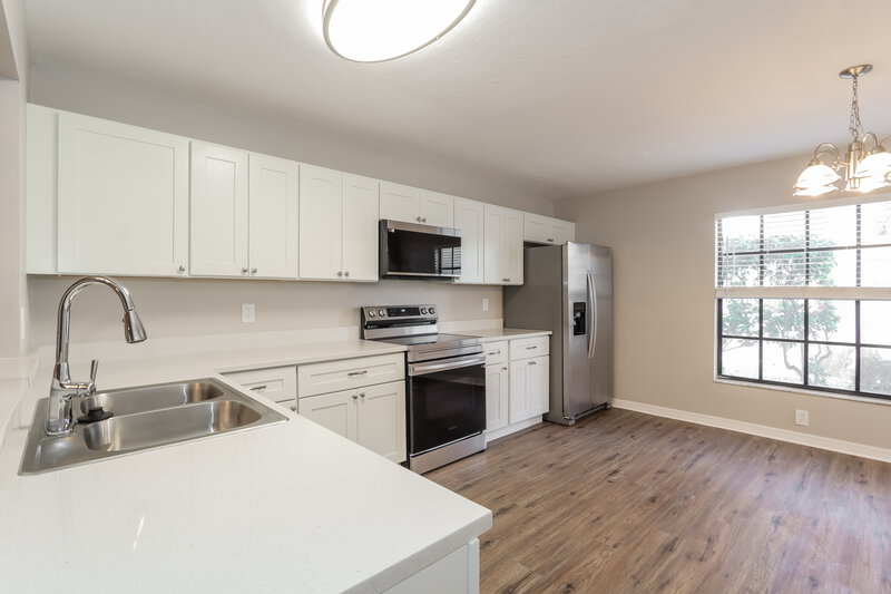 2,350/Mo, 9735 Fox Chapel Rd Tampa, FL 33647 Kitchen View