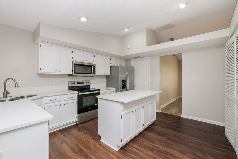 3,940/Mo, 10414 Ashley Oaks Dr Riverview, FL 33578 Kitchen View 2