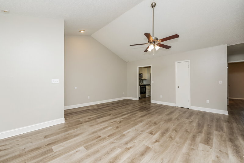 1,800/Mo, 3308 Laurel Dale Dr Tampa, FL 33618 Living Room View