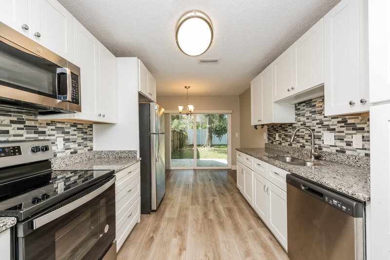 1,800/Mo, 3308 Laurel Dale Dr Tampa, FL 33618 Kitchen View